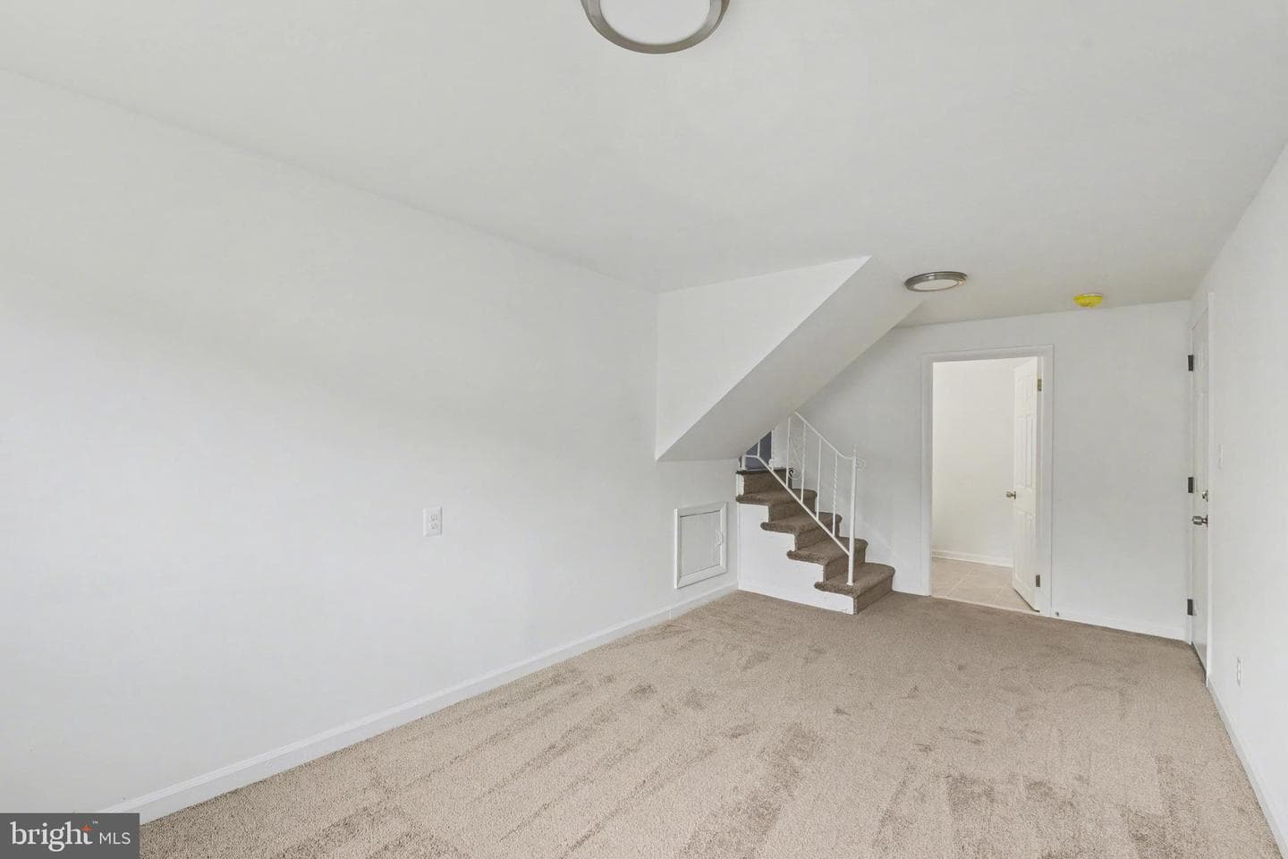 642 Walker Street photo 17