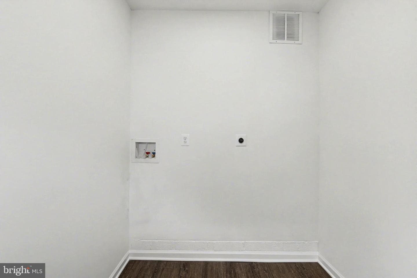 642 Walker Street photo 21