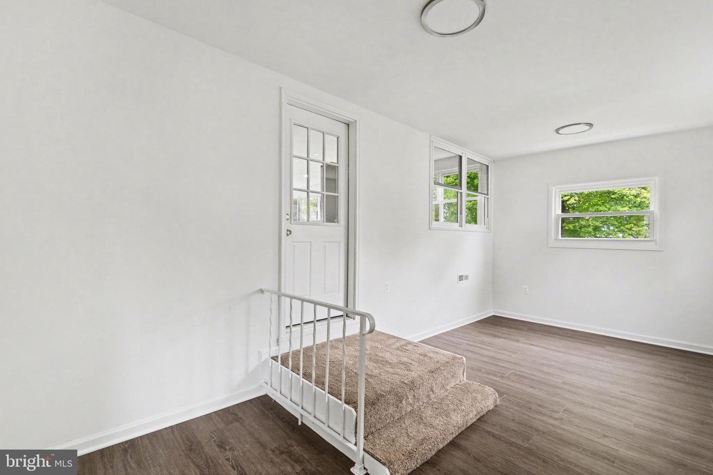 642 Walker Street photo 23