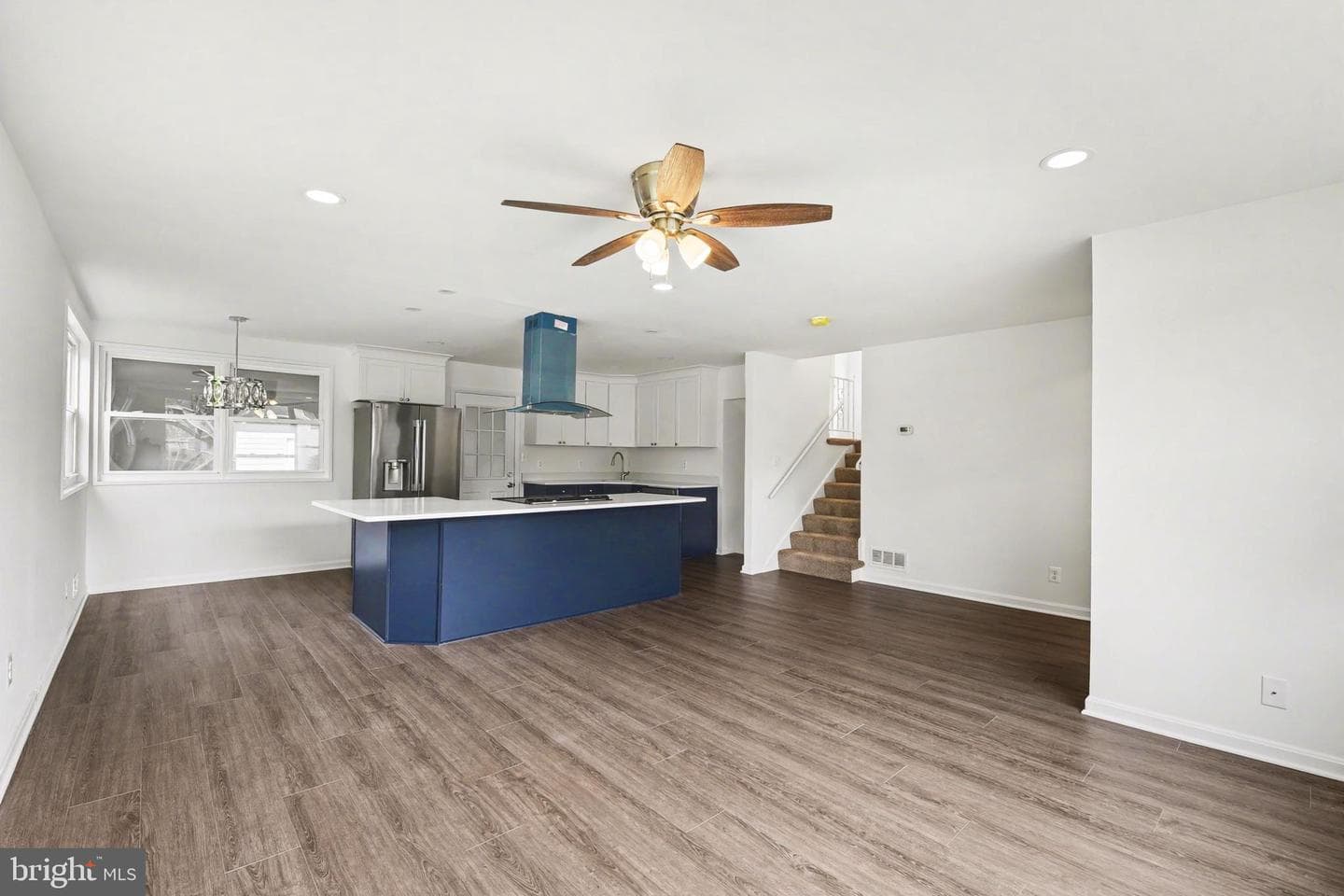 642 Walker Street photo 5
