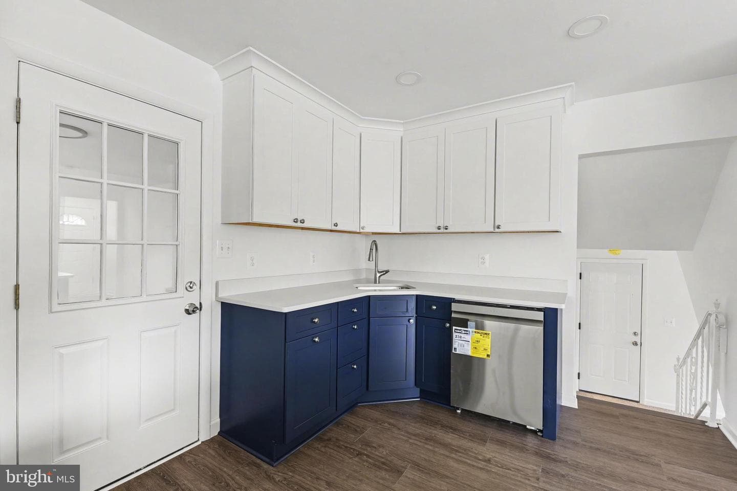 642 Walker Street photo 7