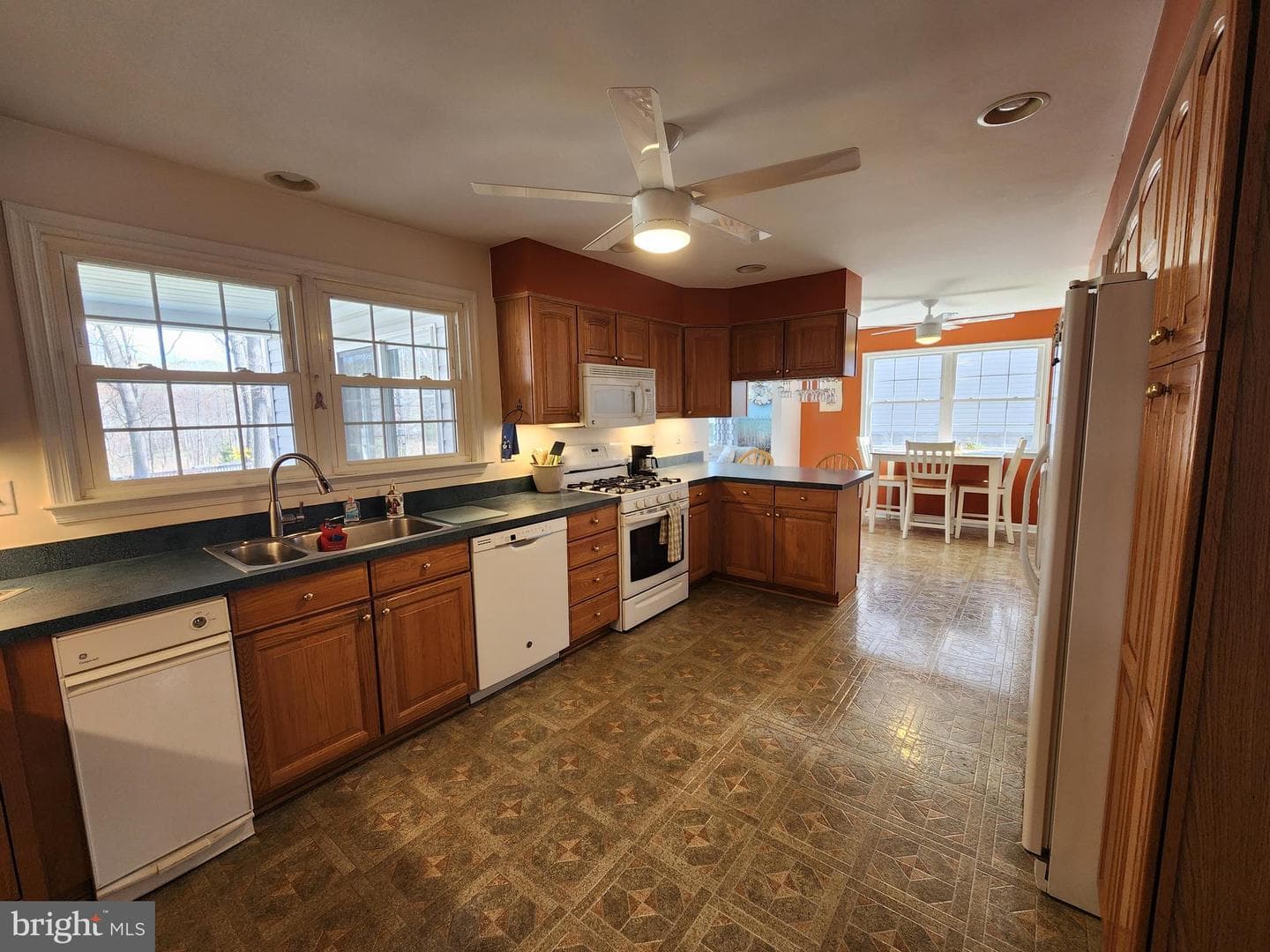 215 Garnett Road photo 25