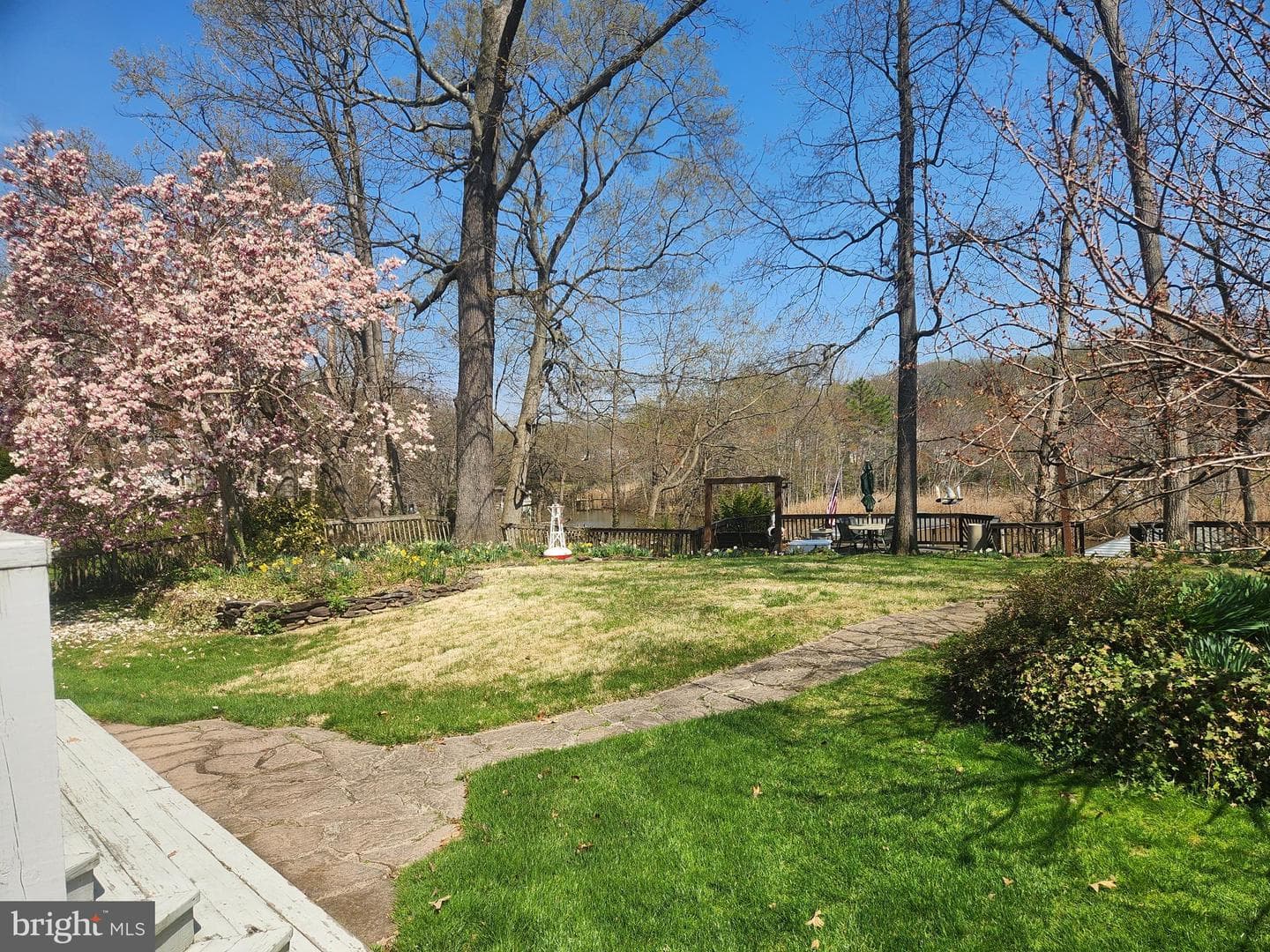215 Garnett Road photo 4