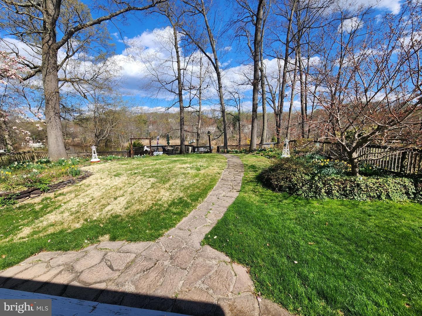 215 Garnett Road photo 5