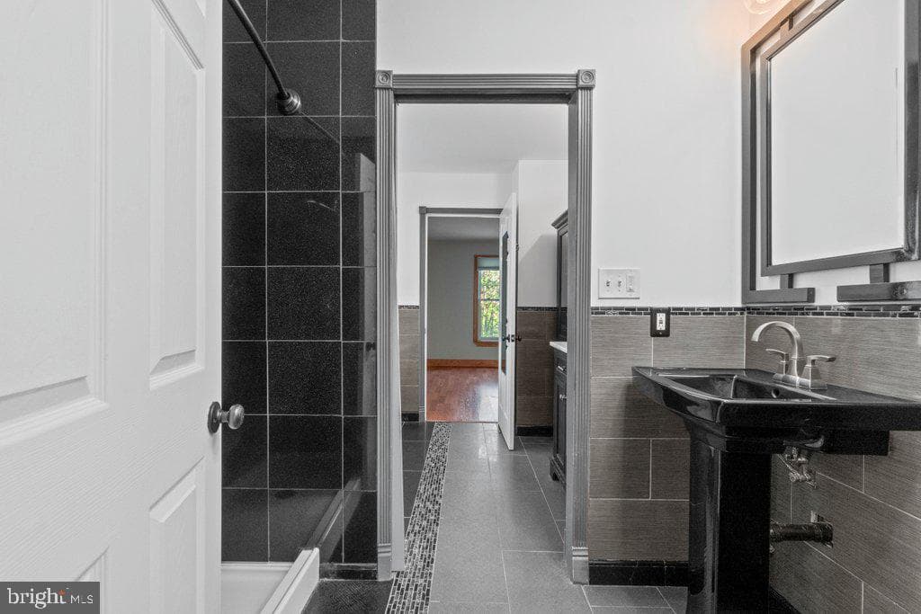 311 Rolling Knoll Drive photo 26