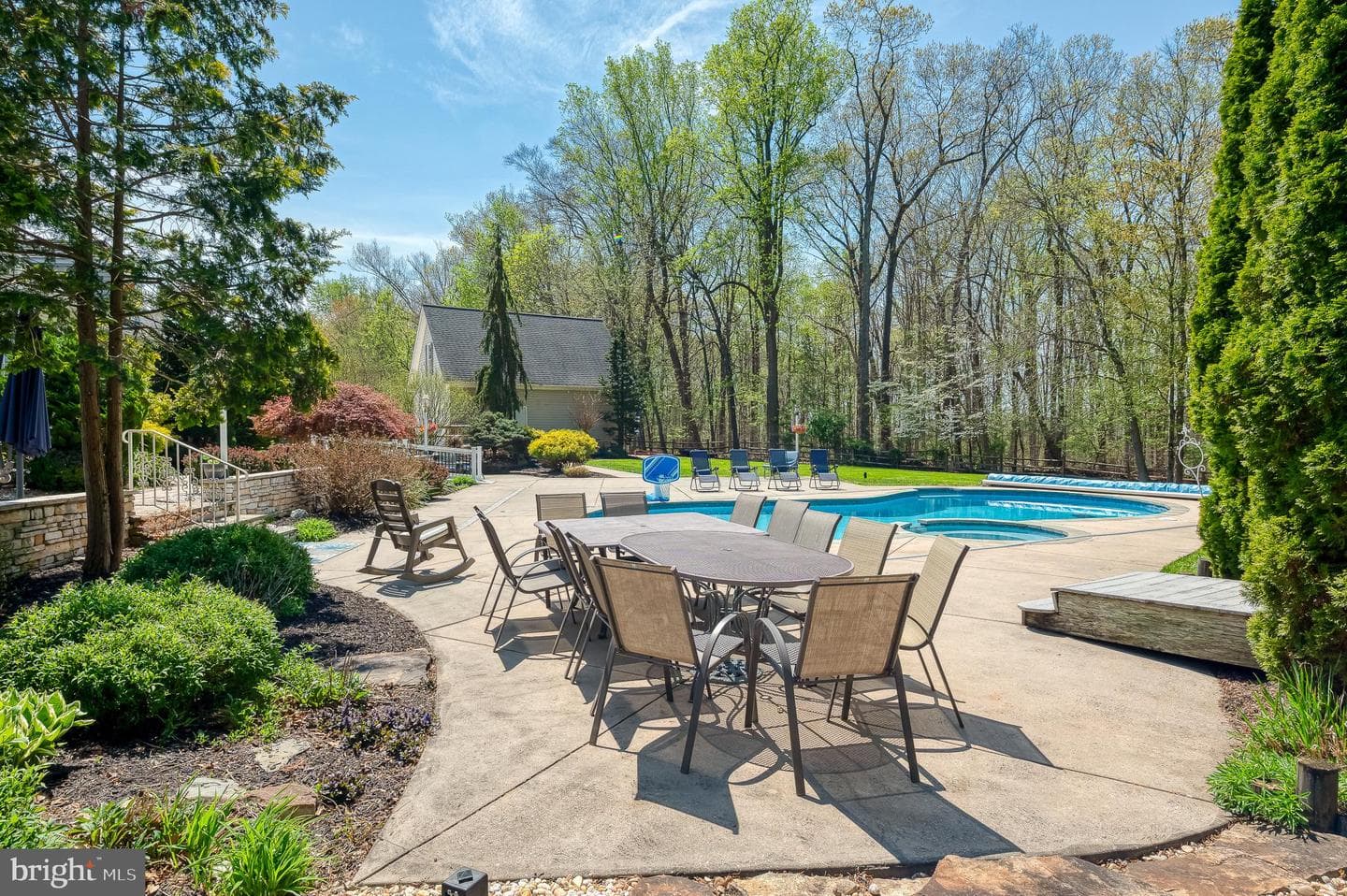 1216 Bluebird Court W photo 107