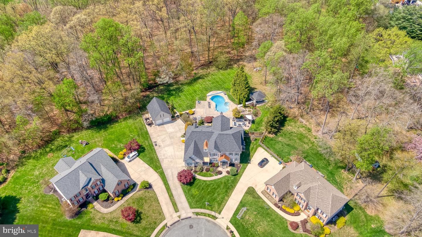 1216 Bluebird Court W photo 125