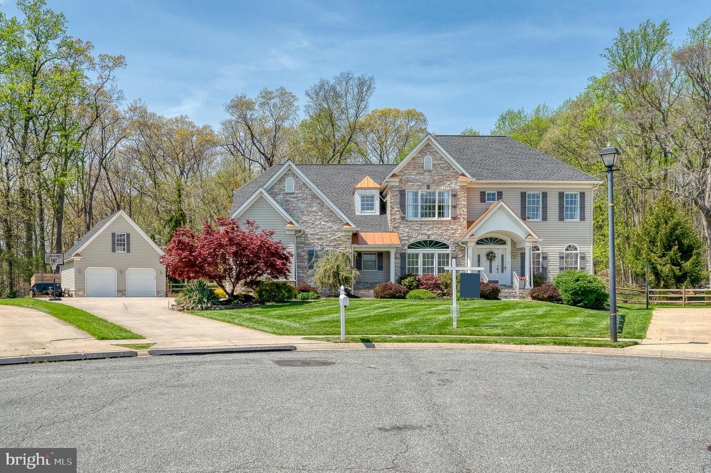 1216 Bluebird Court W photo 2