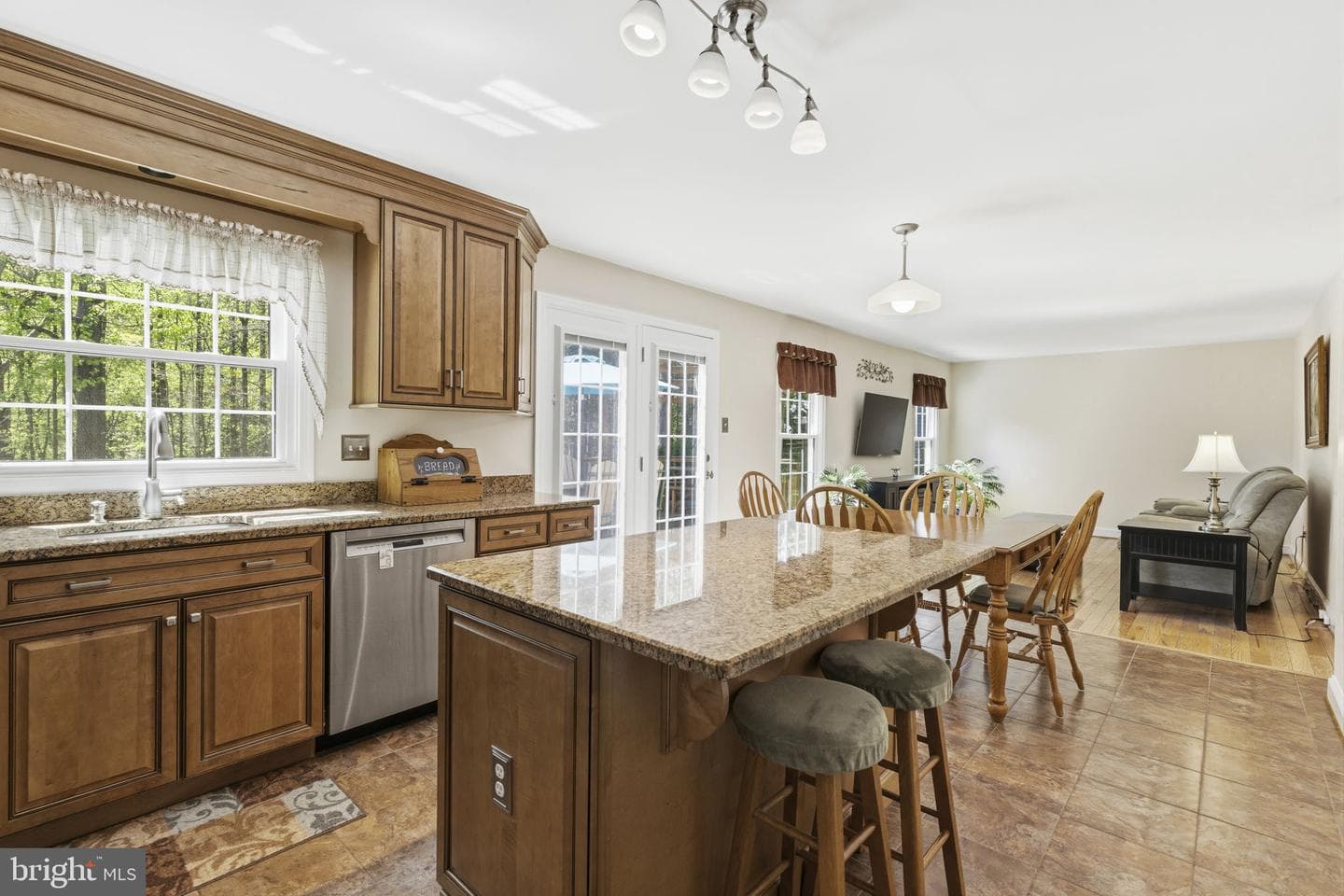 533 Inglewood Road photo 14