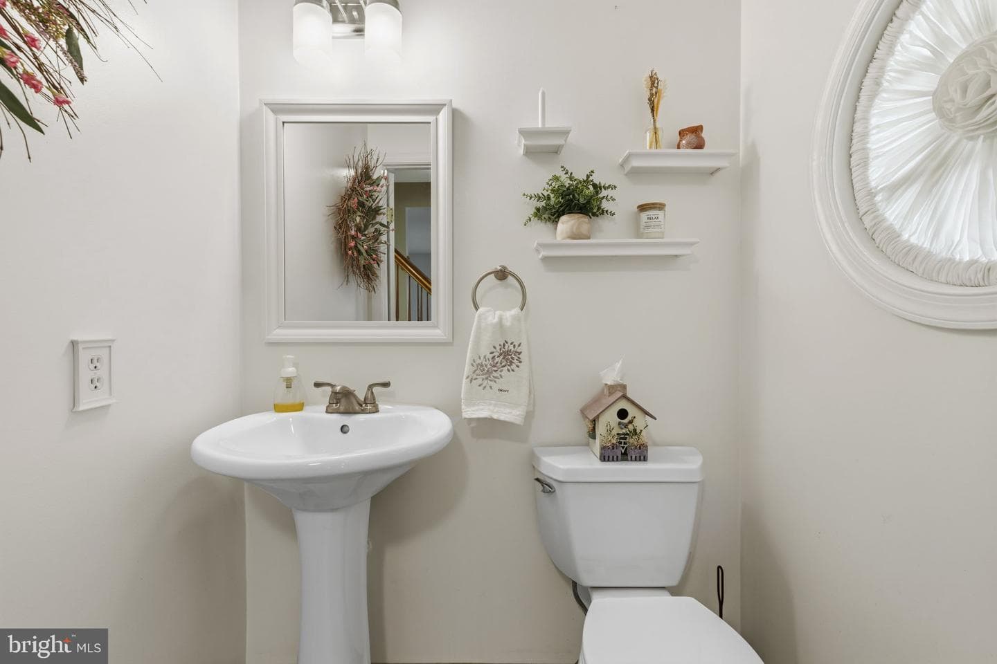 533 Inglewood Road photo 18