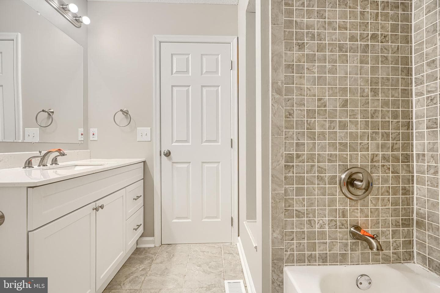 467 Manor Road photo 13