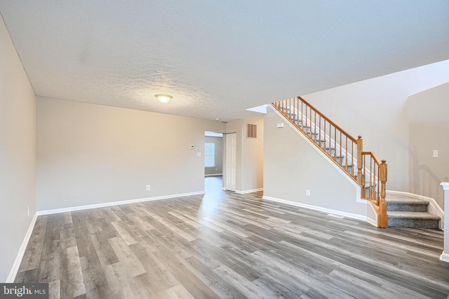 467 Manor Road photo 3