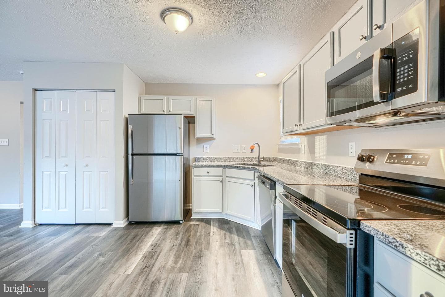 467 Manor Road photo 7