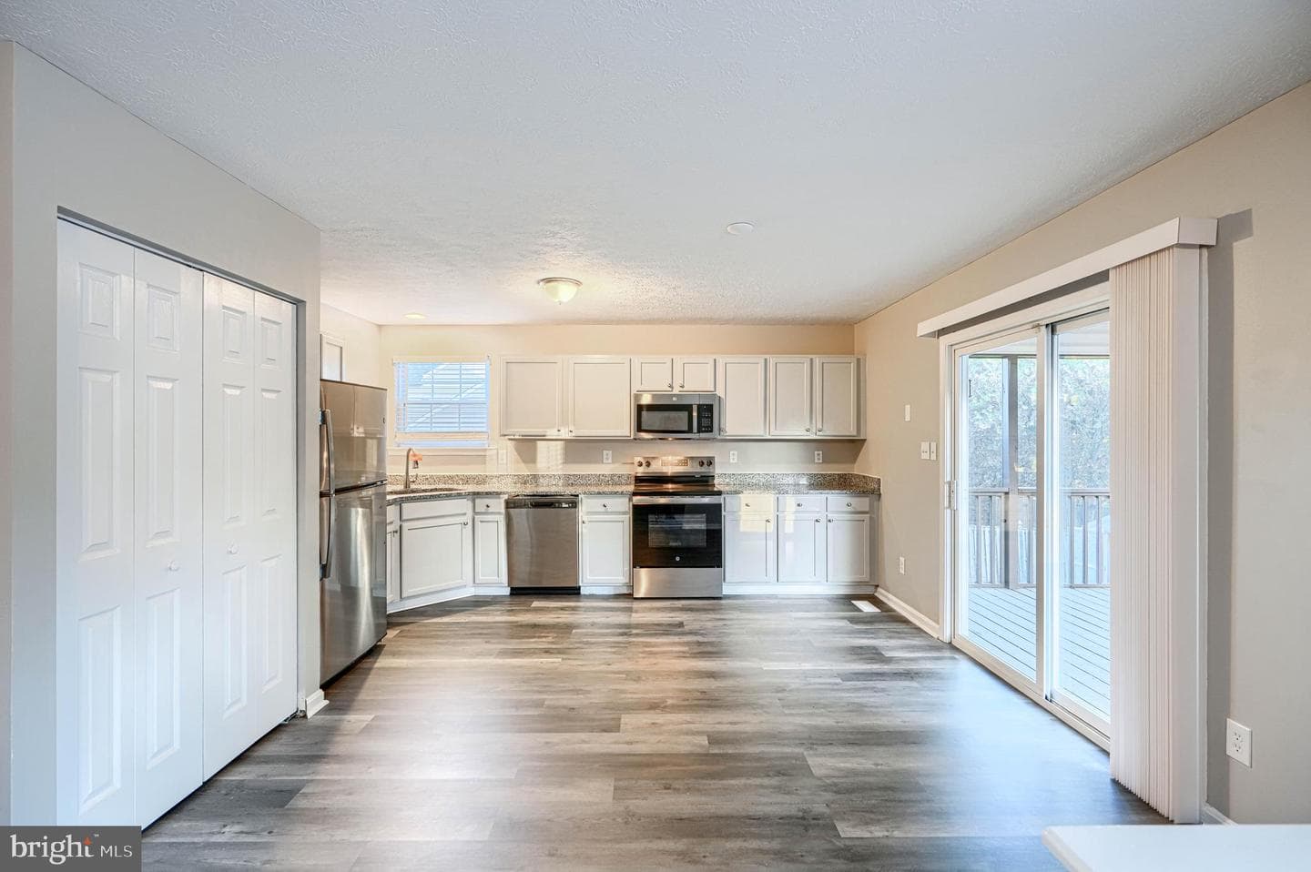 467 Manor Road photo 8