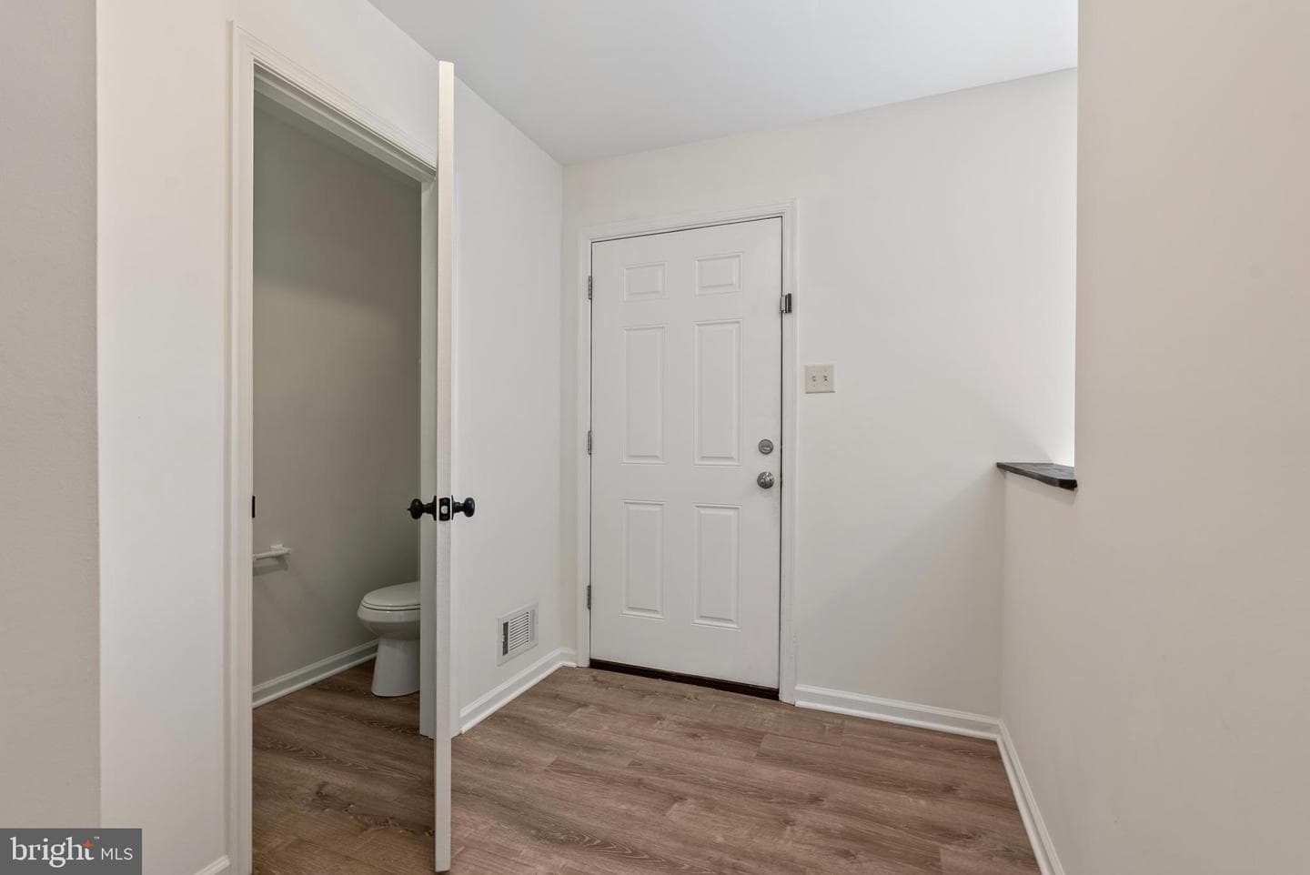 330 Fullerton Place photo 5