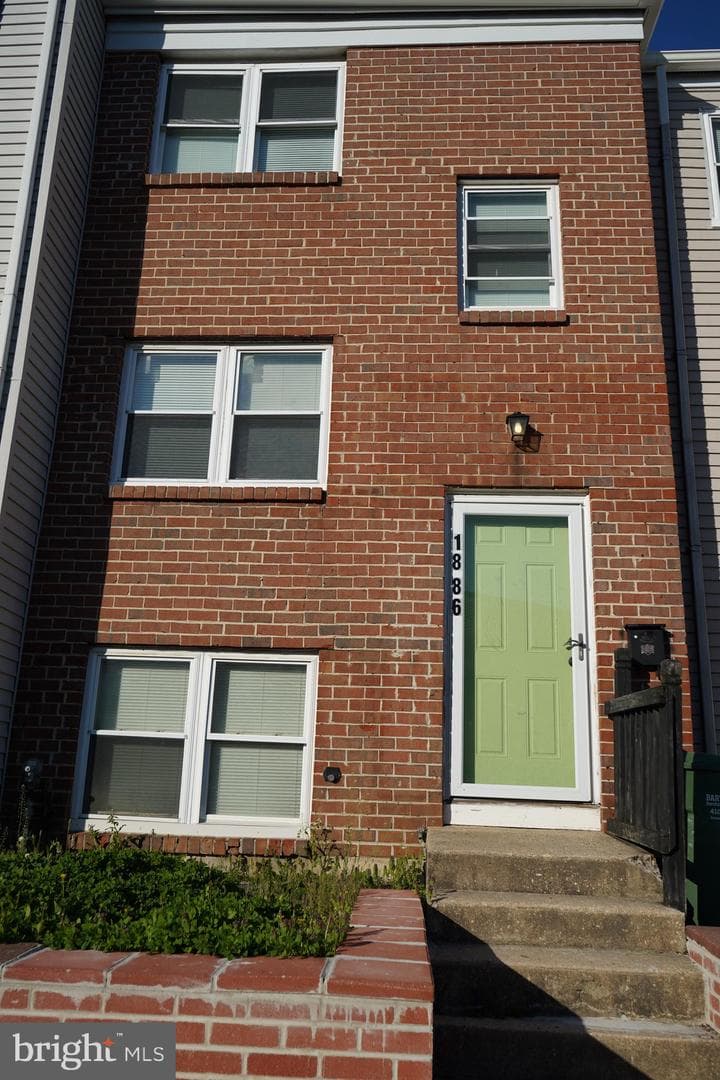 1886 Grempler Way, Edgewood