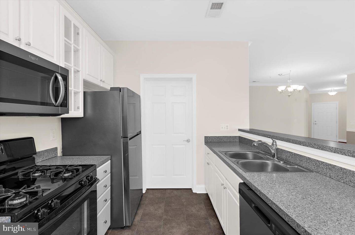 1815 Selvin Drive #204 photo 18