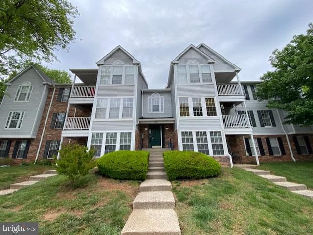 900 Jessicas Lane #900-E photo 2