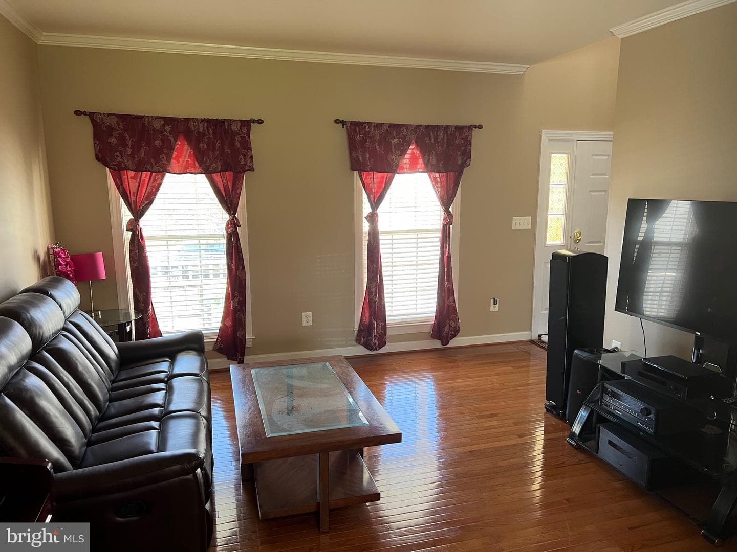 2934 Airdrie Avenue photo 5