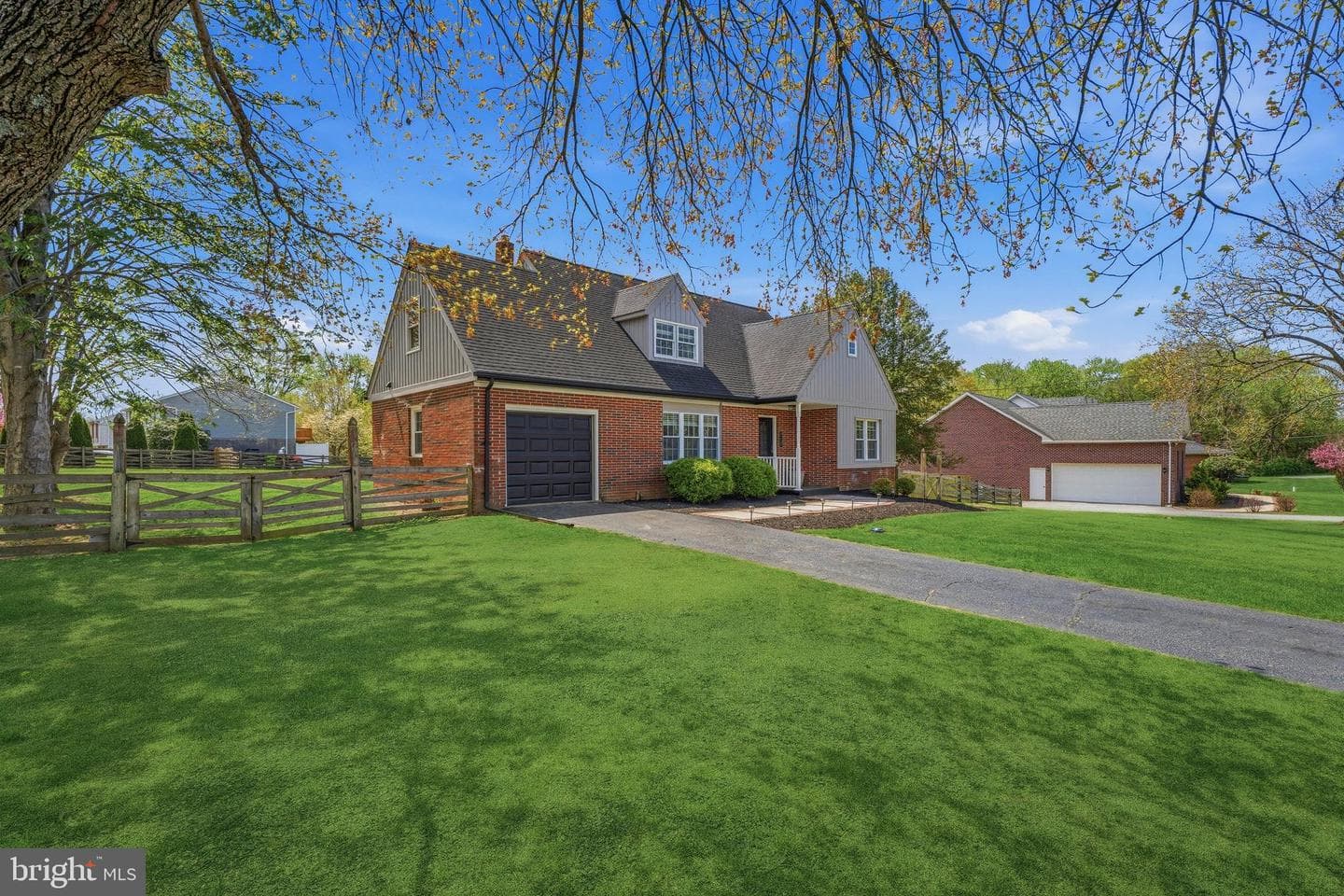 815 Gilbert Road photo 3