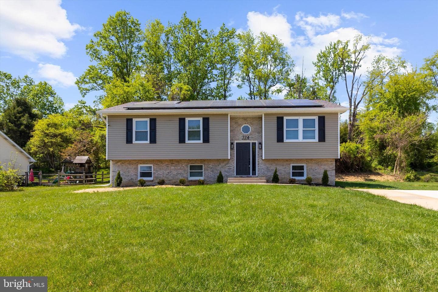 774 Everist Drive photo 3