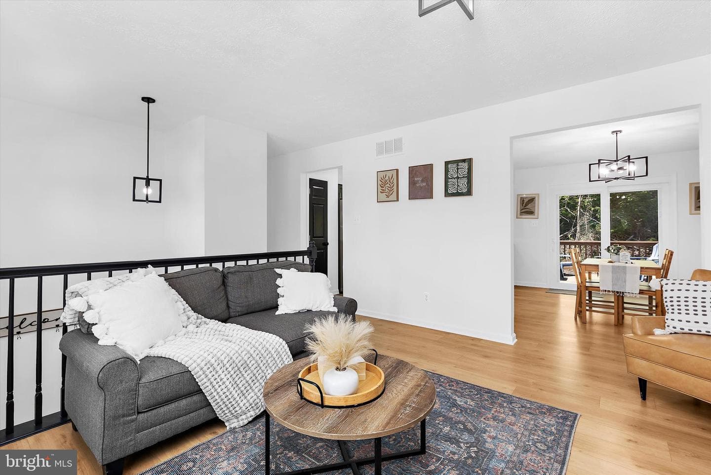 774 Everist Drive photo 4