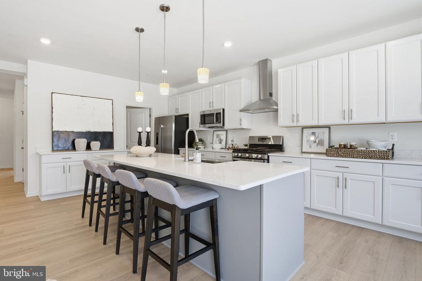 617 Loring Avenue photo 3