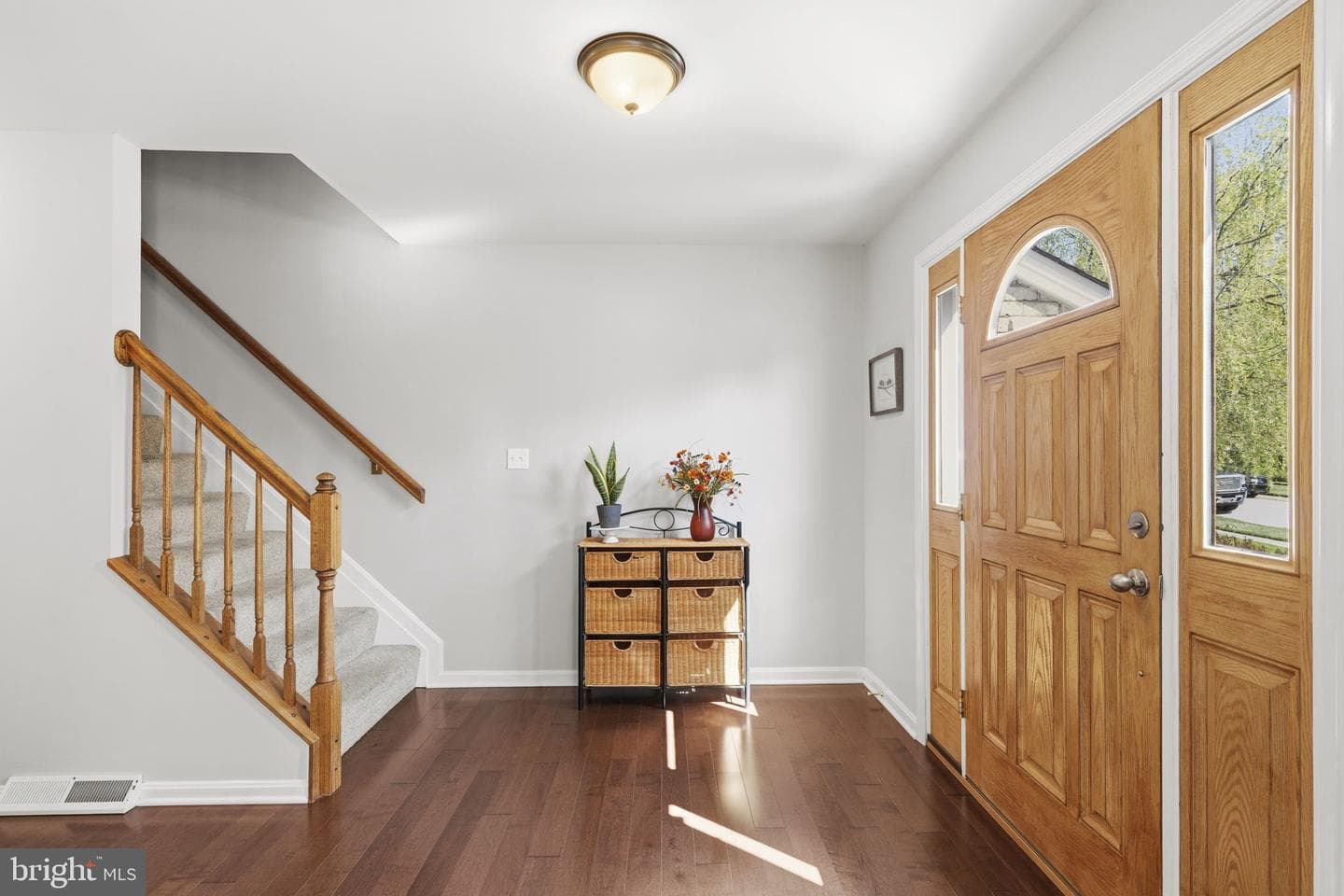 2004 Royal Fern Court photo 2