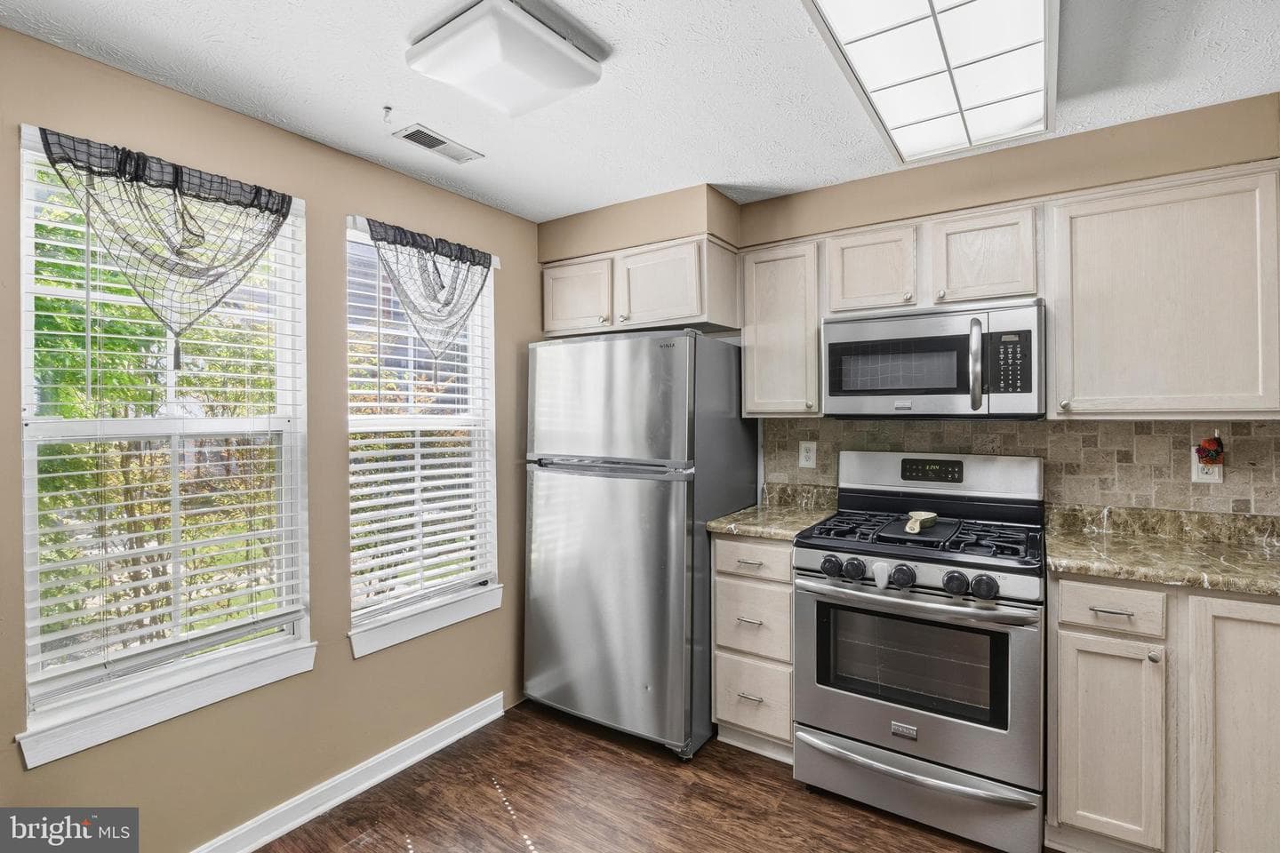 912 Jessicas Ln # 34 photo 5