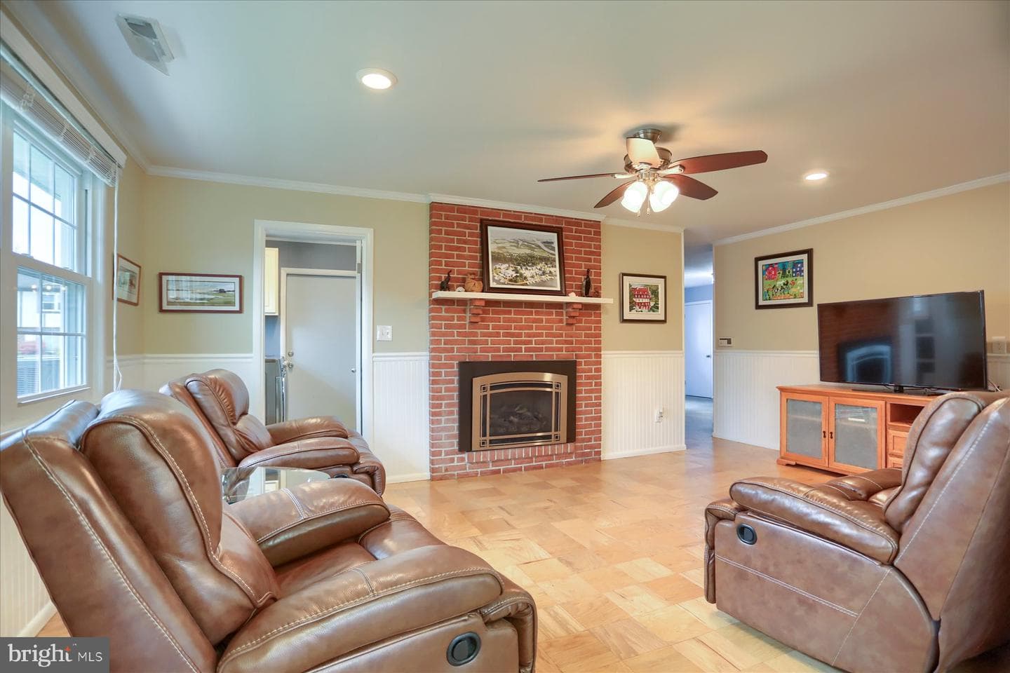 24 Neptune Drive photo 16