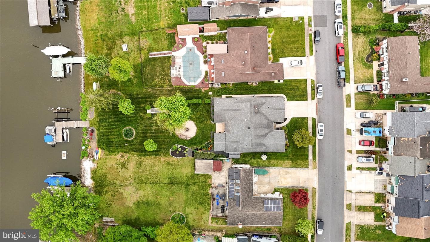 24 Neptune Drive photo 61
