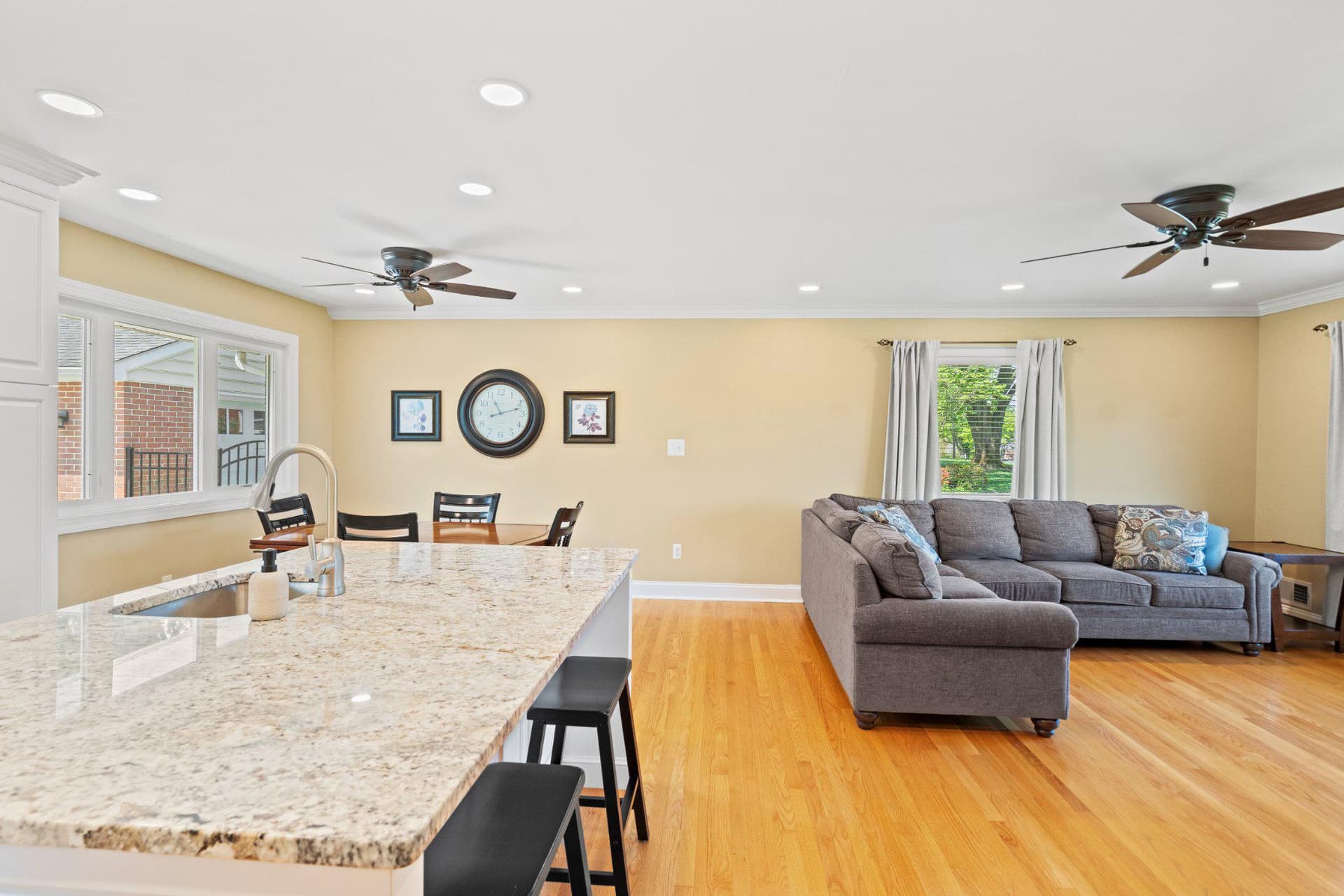 407 Plumtree Road photo 13