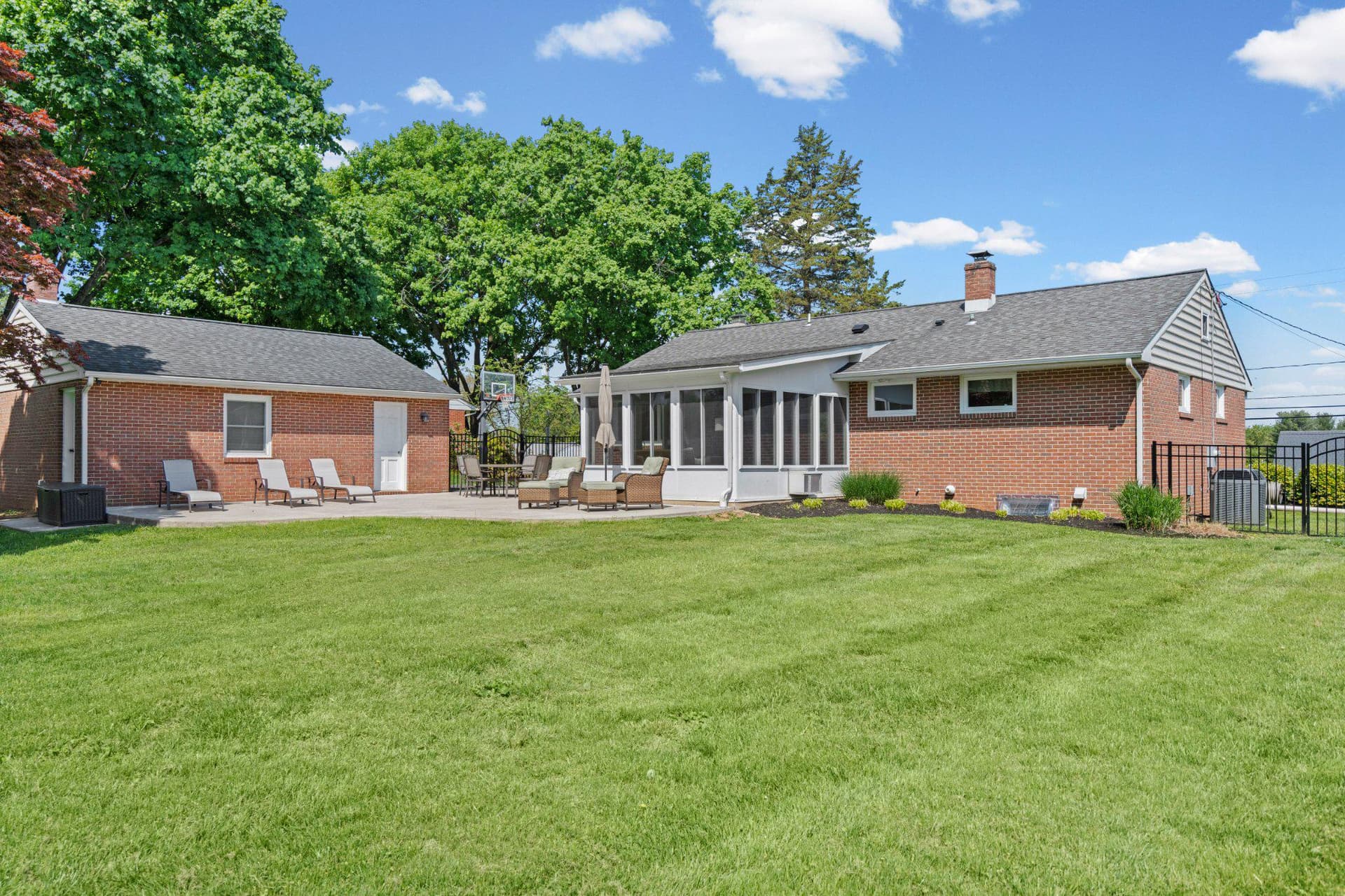 407 Plumtree Road photo 23