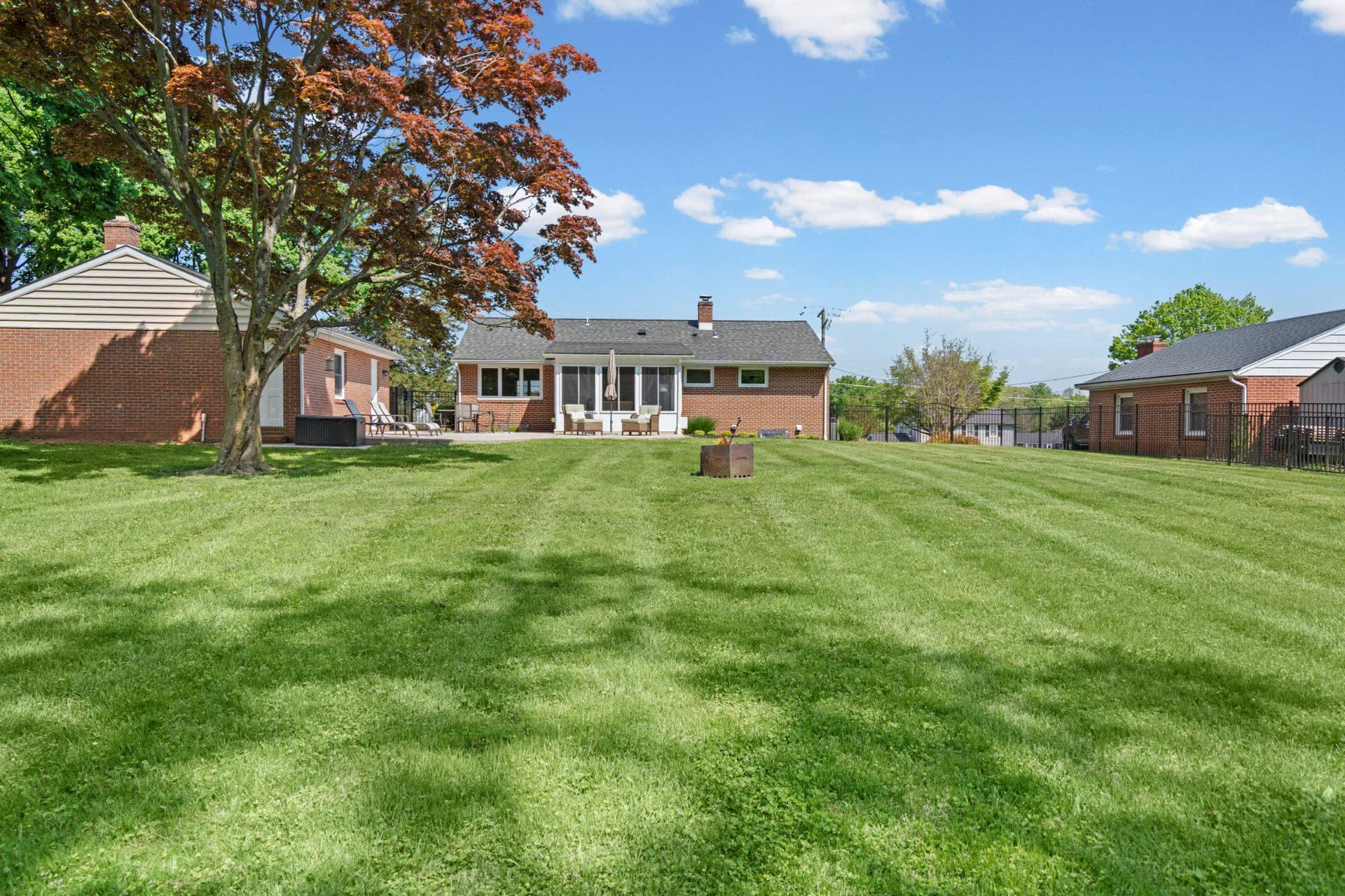 407 Plumtree Road photo 24
