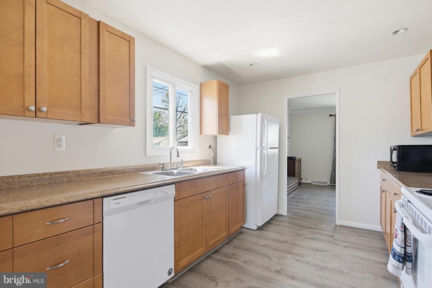 535 Walker Street photo 12