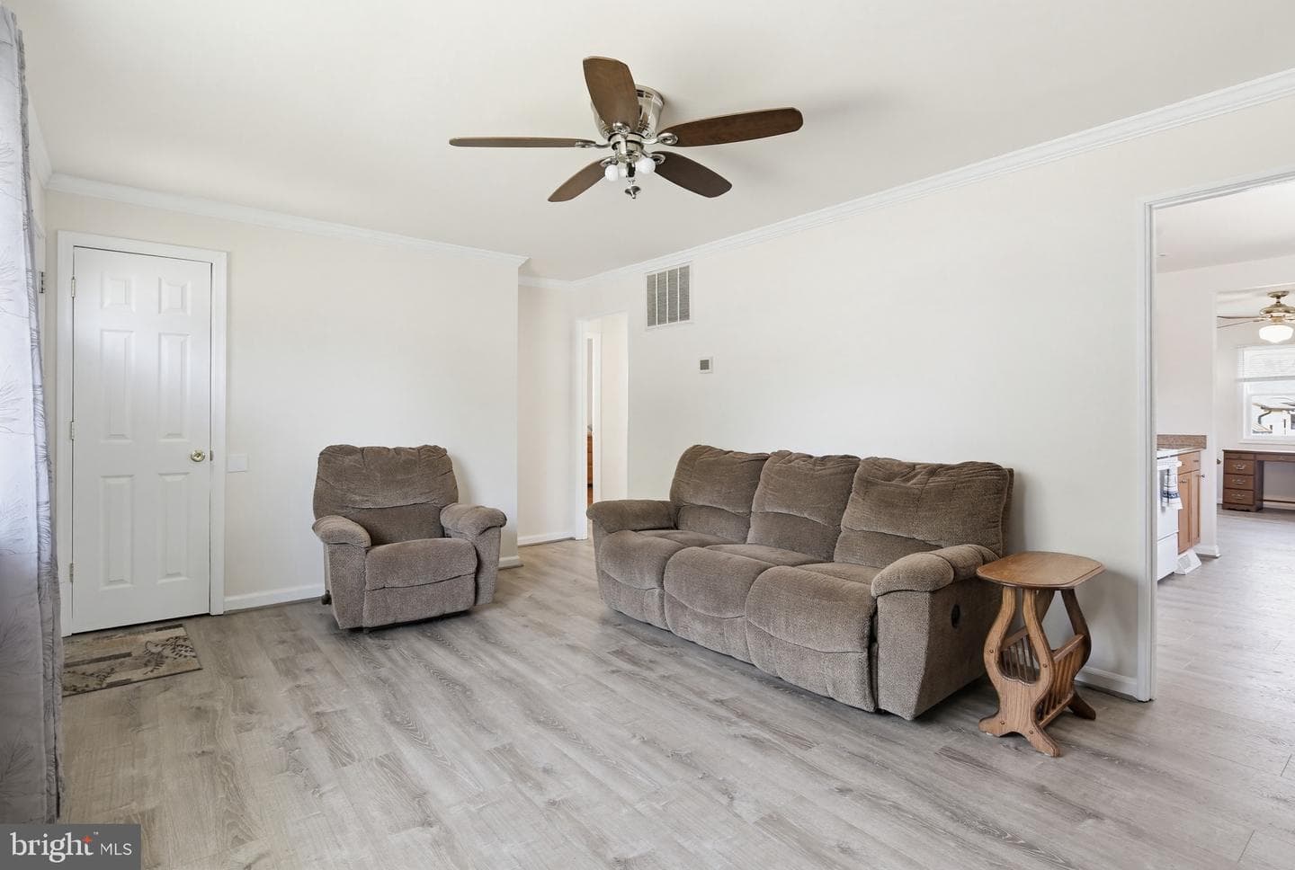 535 Walker Street photo 13