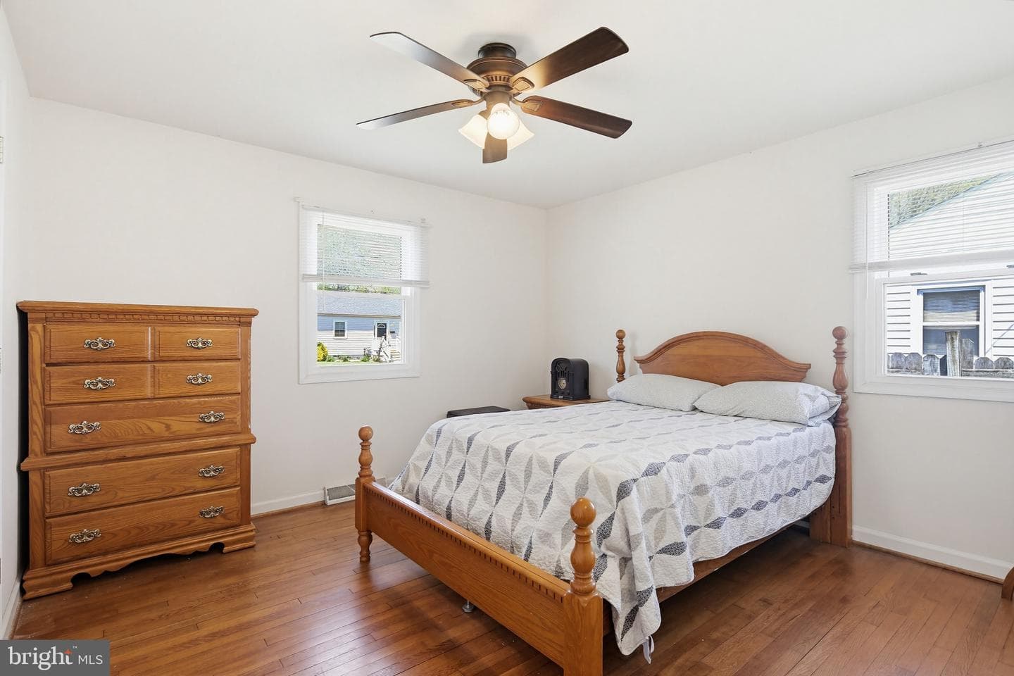 535 Walker Street photo 14