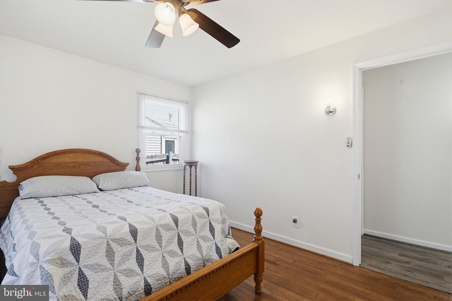 535 Walker Street photo 15