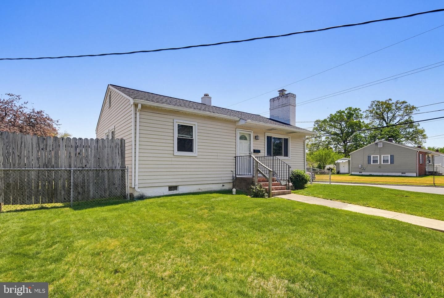 535 Walker Street photo 2