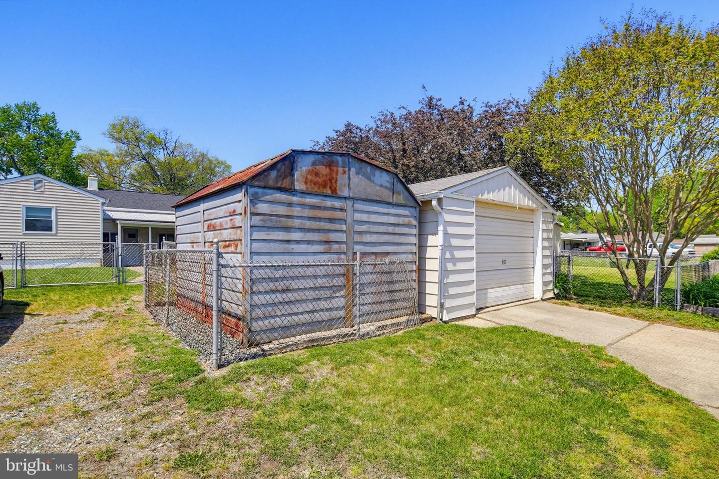 535 Walker Street photo 26