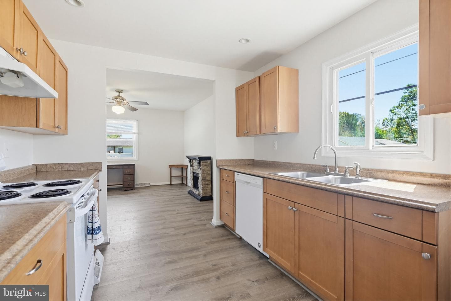 535 Walker Street photo 6
