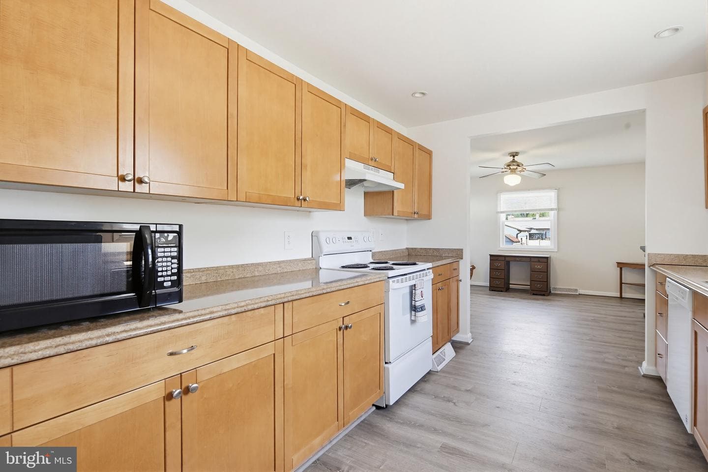 535 Walker Street photo 7