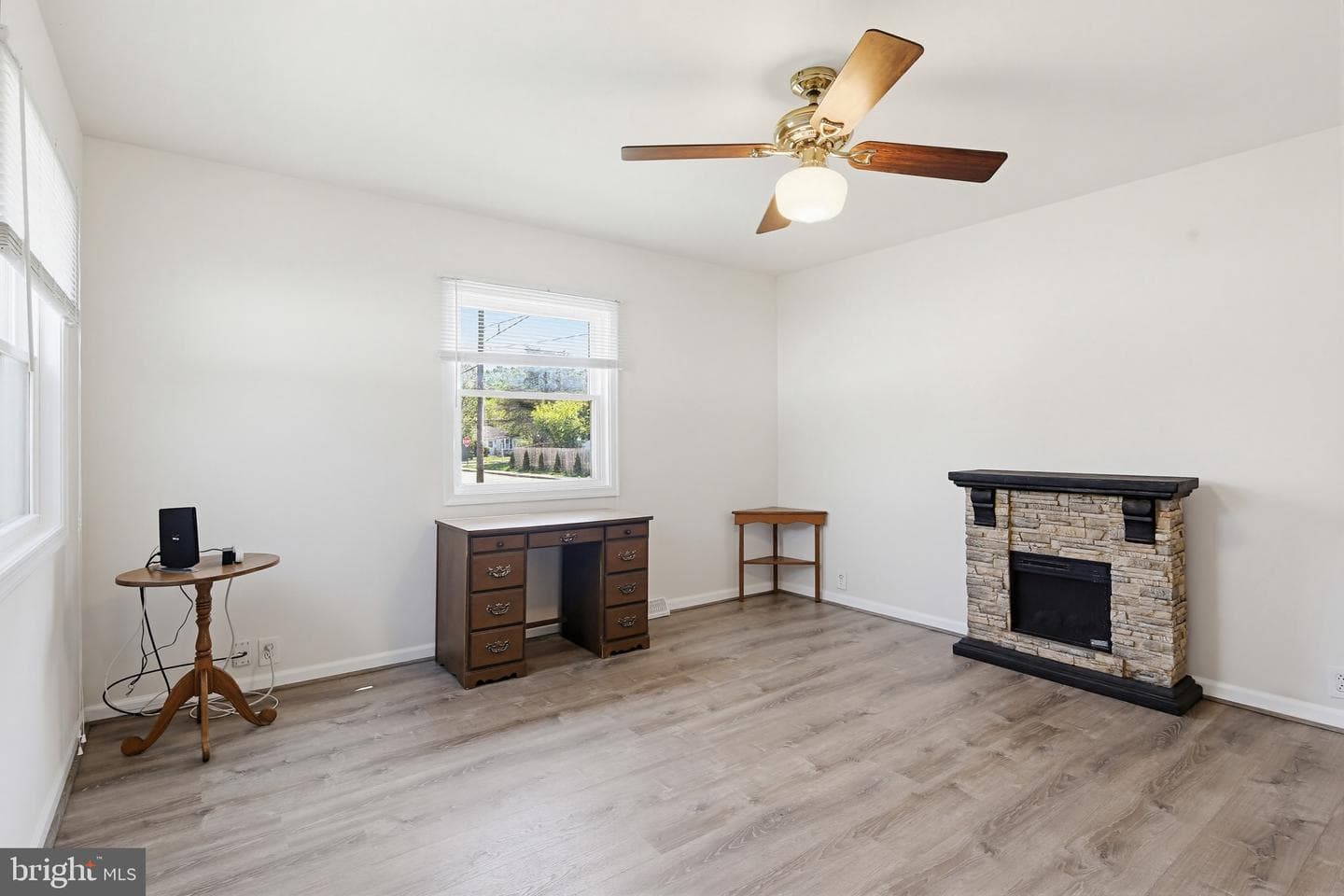 535 Walker Street photo 8