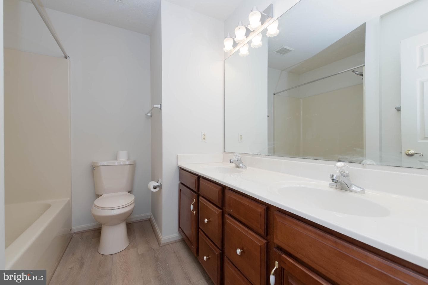 1240 Chateau Green Court photo 58