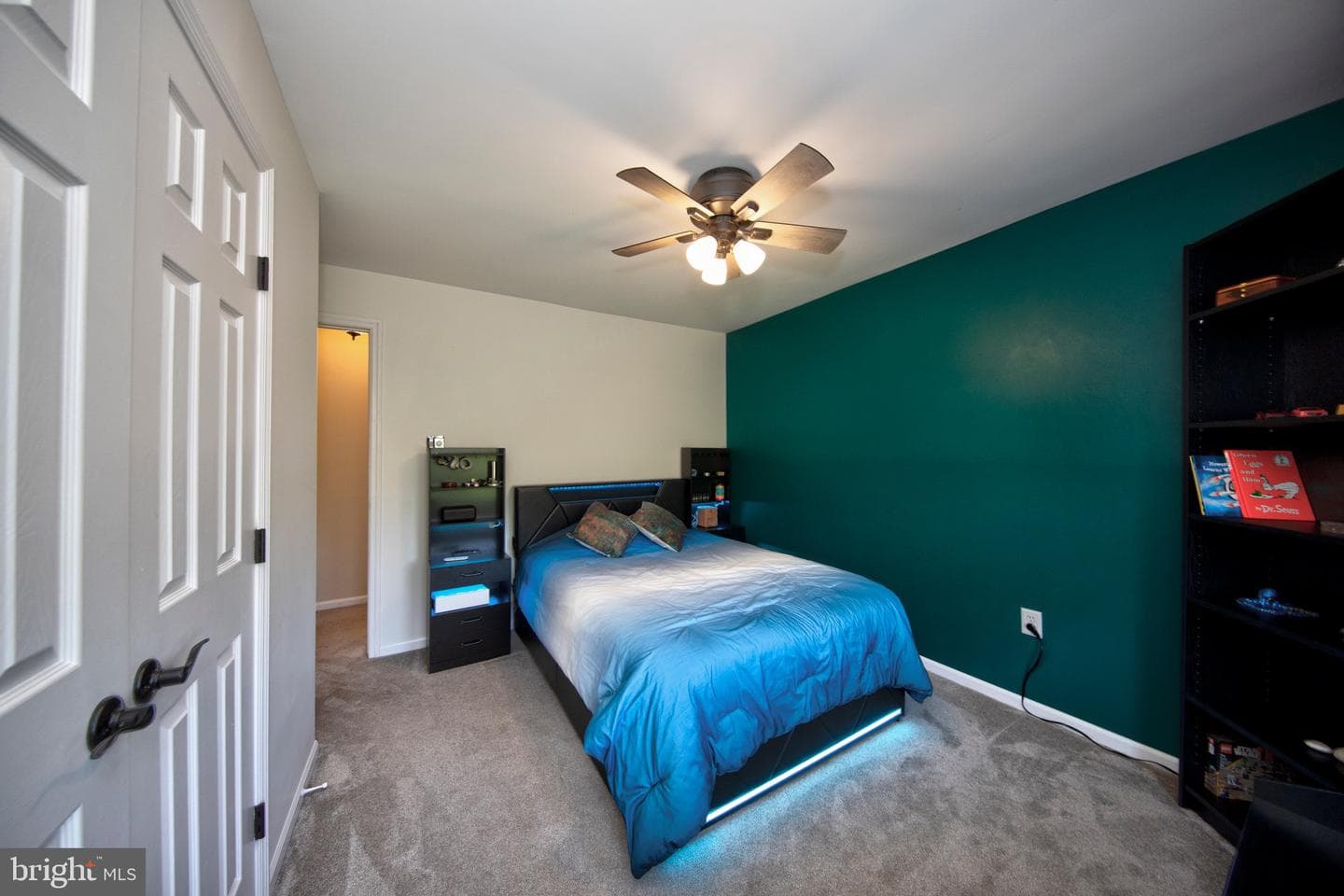 906 Featherstone Court photo 32