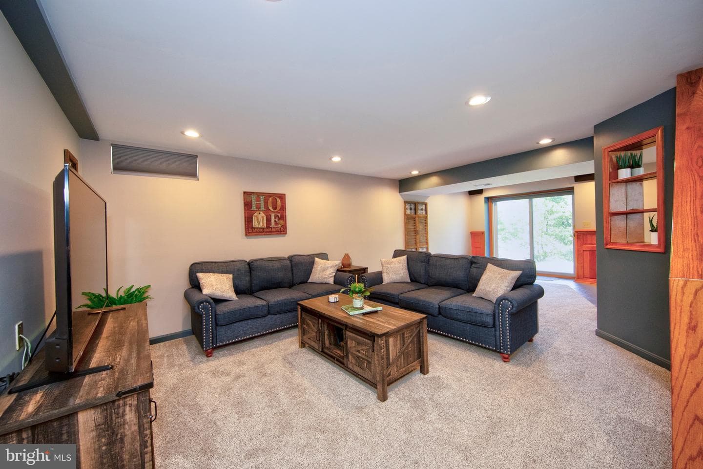 906 Featherstone Court photo 36