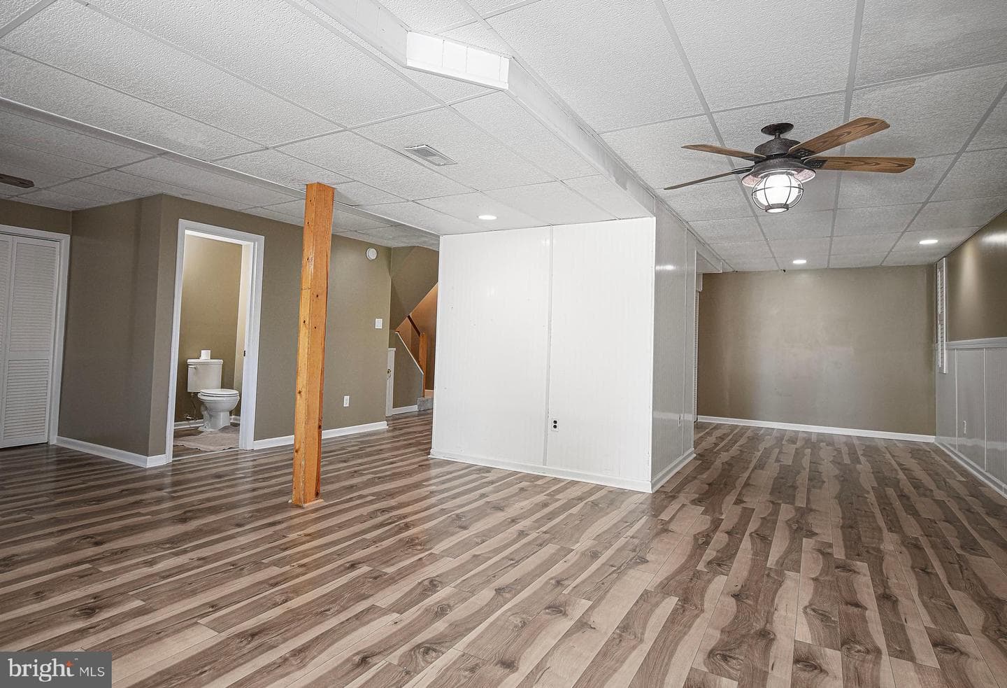 1583 Bentley Circle photo 34