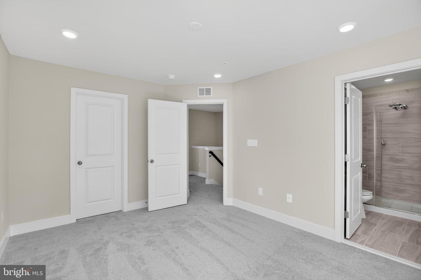 341 Hackley Drive photo 11