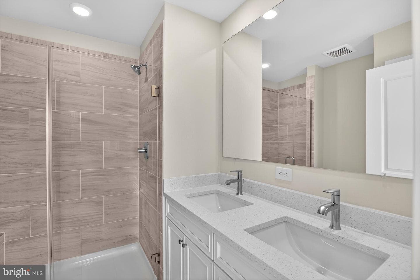341 Hackley Drive photo 13