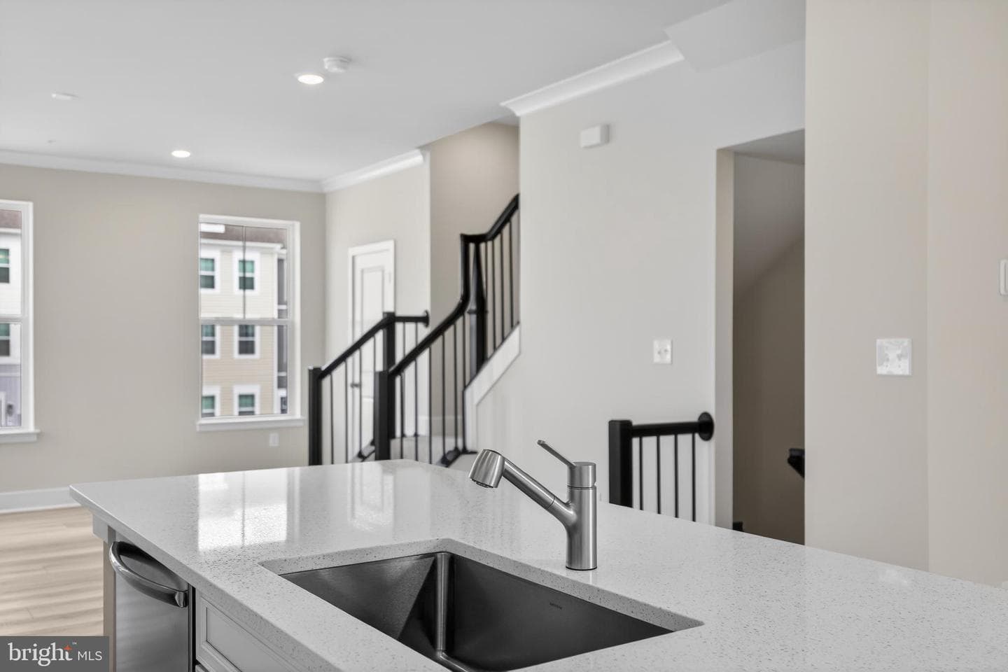 341 Hackley Drive photo 3